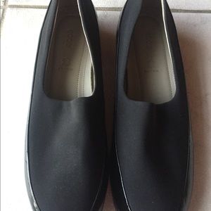 Ecco flats
